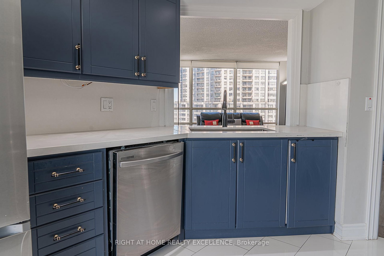 2410-45 Kingsbridge Garden Circ, Mississauga, view 20