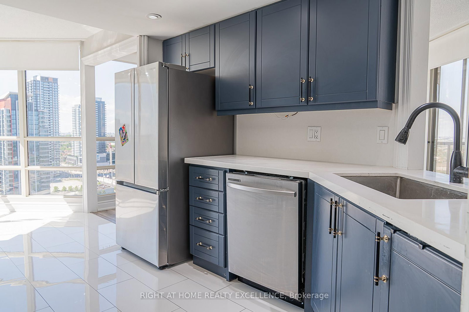 2410-45 Kingsbridge Garden Circ, Mississauga, view 21