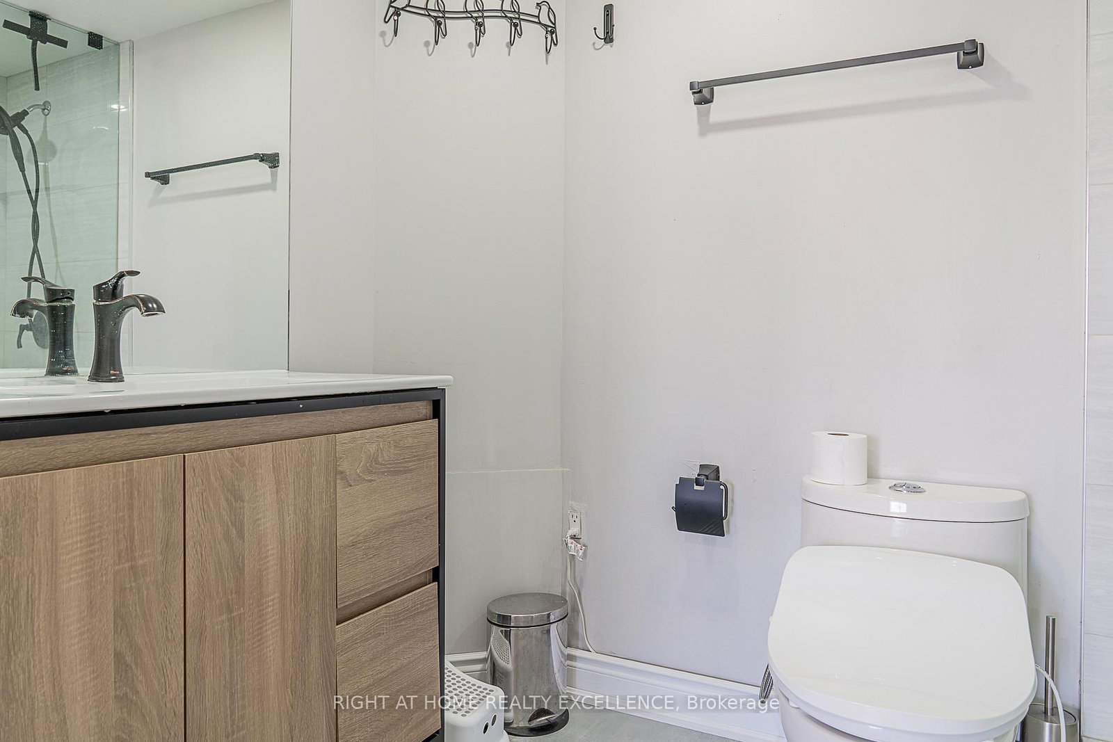 2410-45 Kingsbridge Garden Circ, Mississauga, view 31