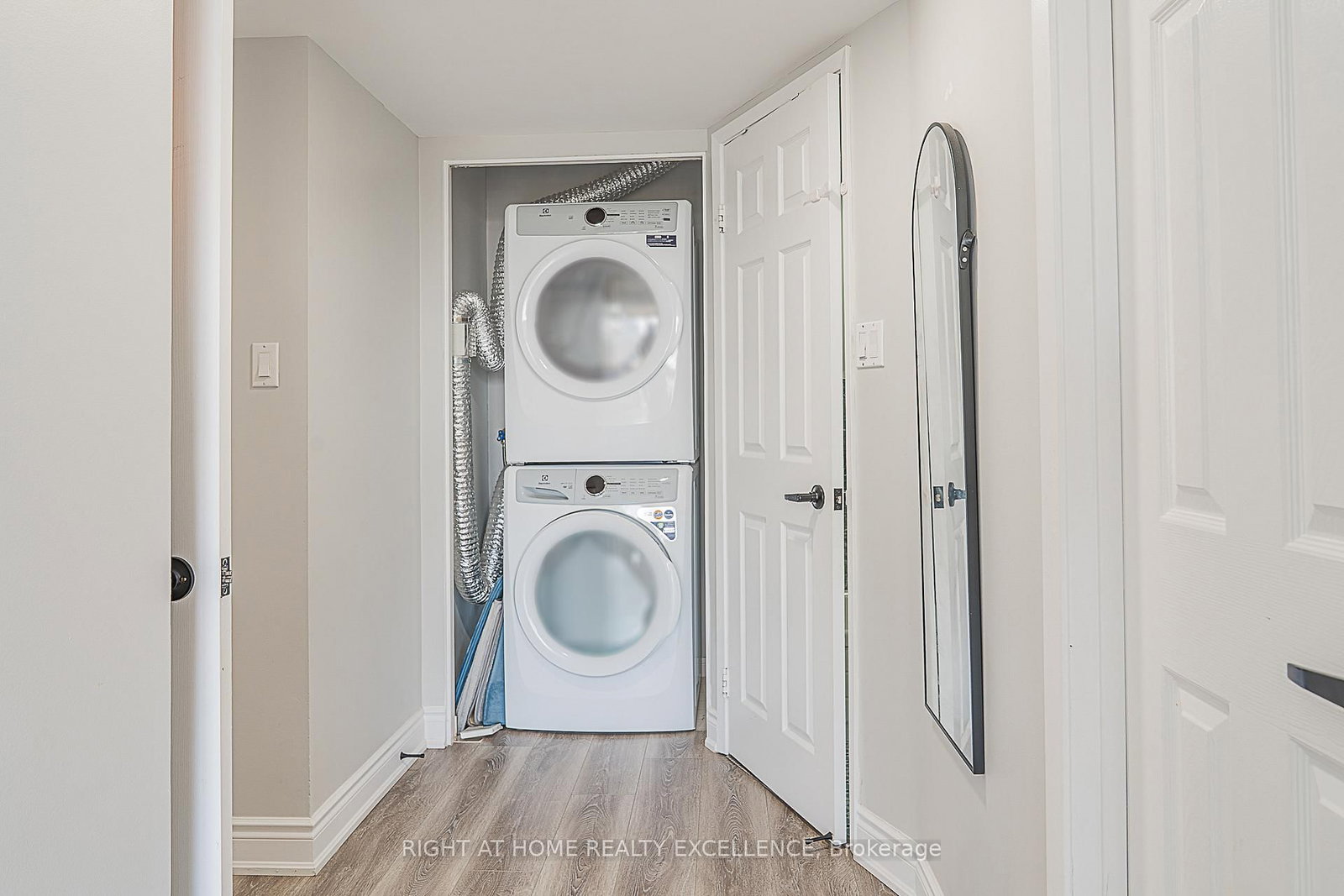 2410-45 Kingsbridge Garden Circ, Mississauga, view 32
