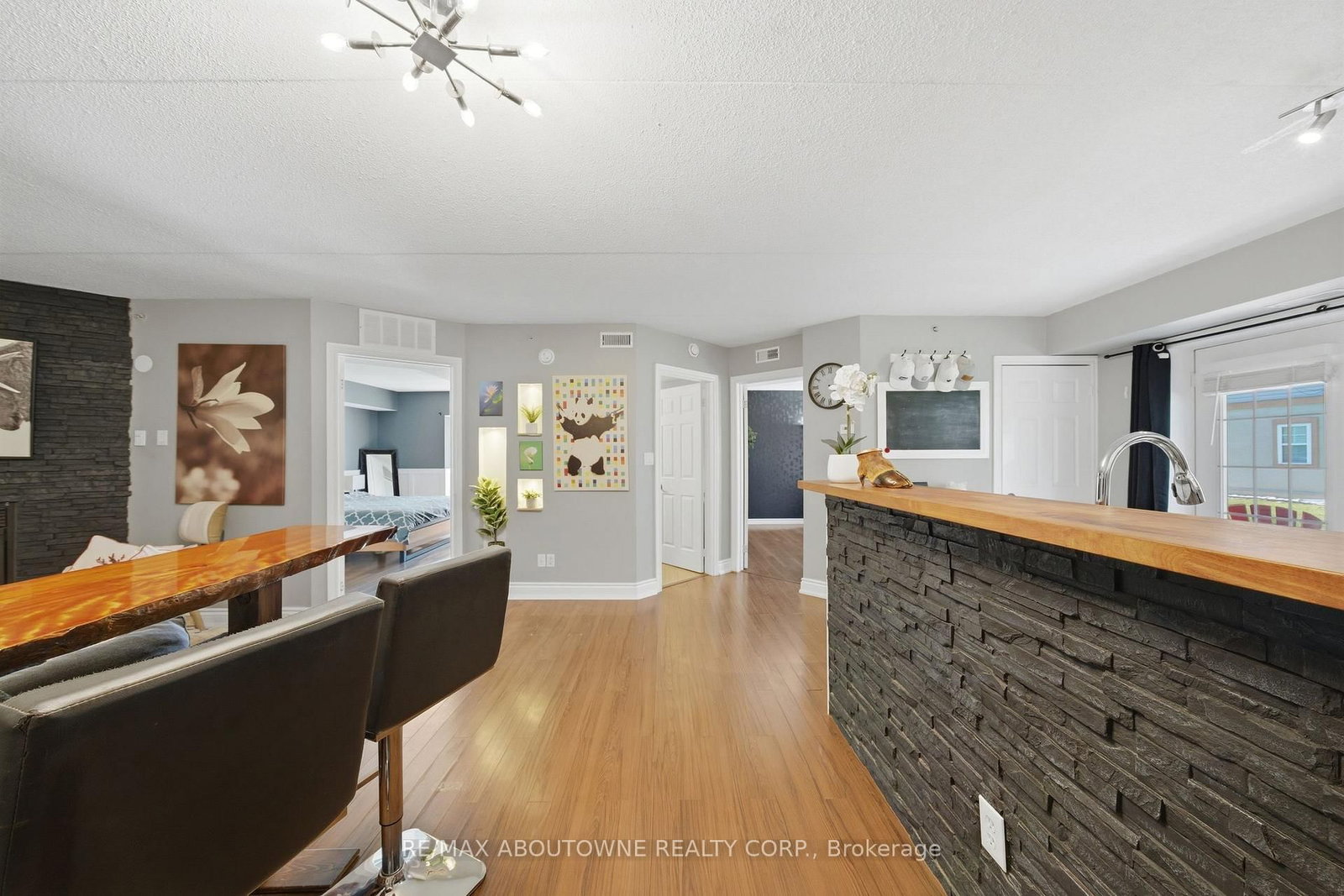 4015 Kilmer Drive • #111 • Burlington, ON photo 10