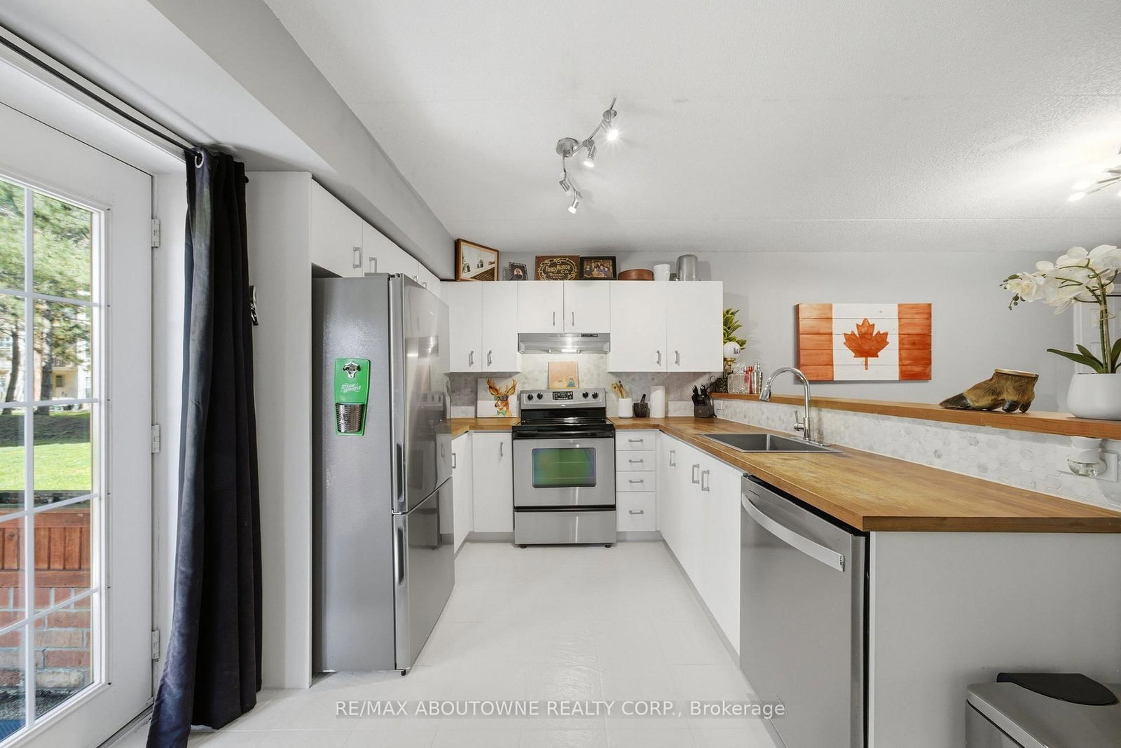 4015 Kilmer Drive • #111 • Burlington, ON photo 13