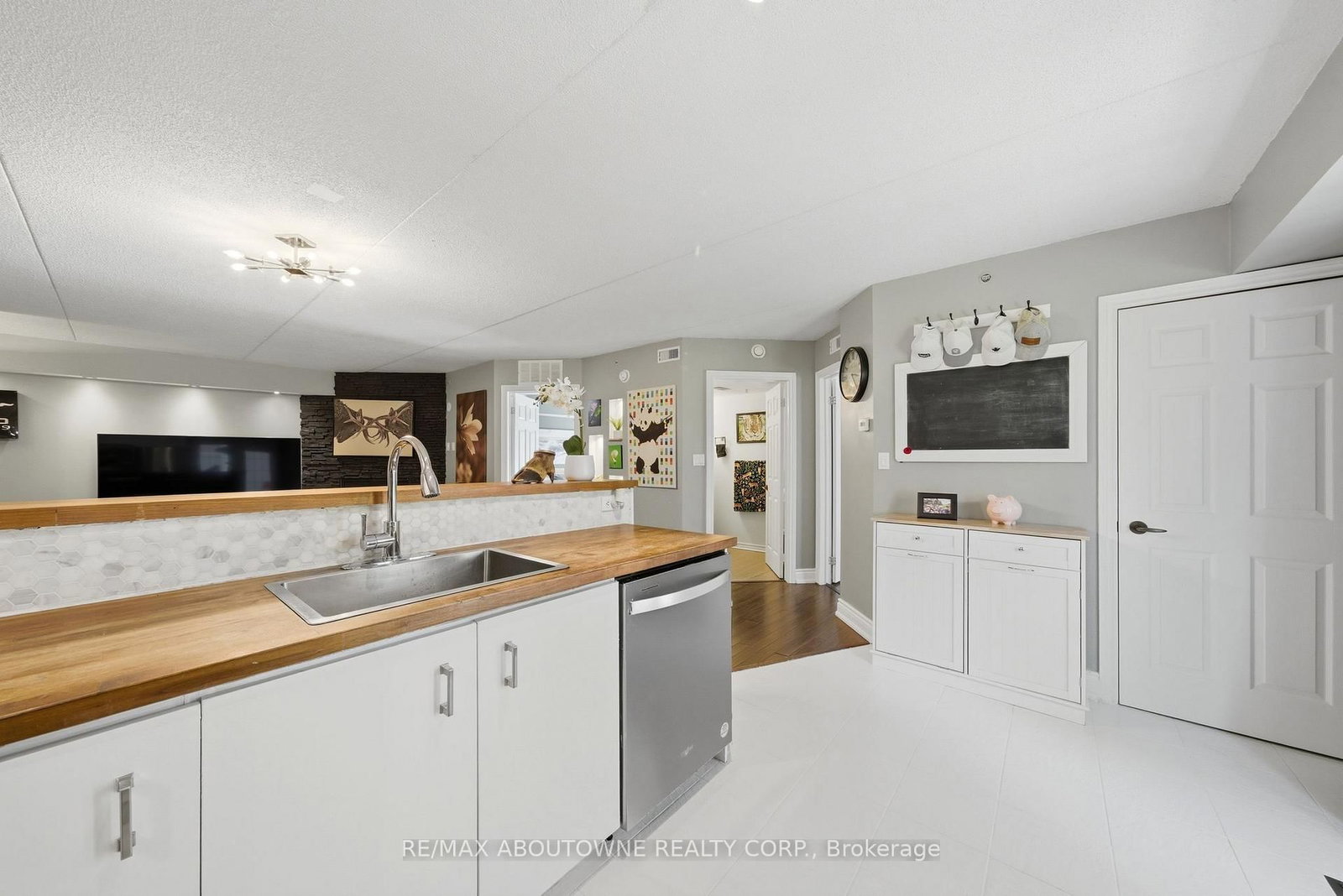 4015 Kilmer Drive • #111 • Burlington, ON photo 15