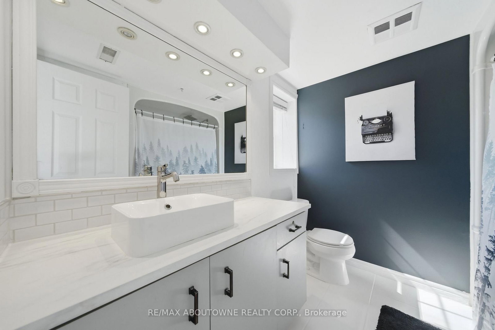4015 Kilmer Drive • #111 • Burlington, ON photo 19