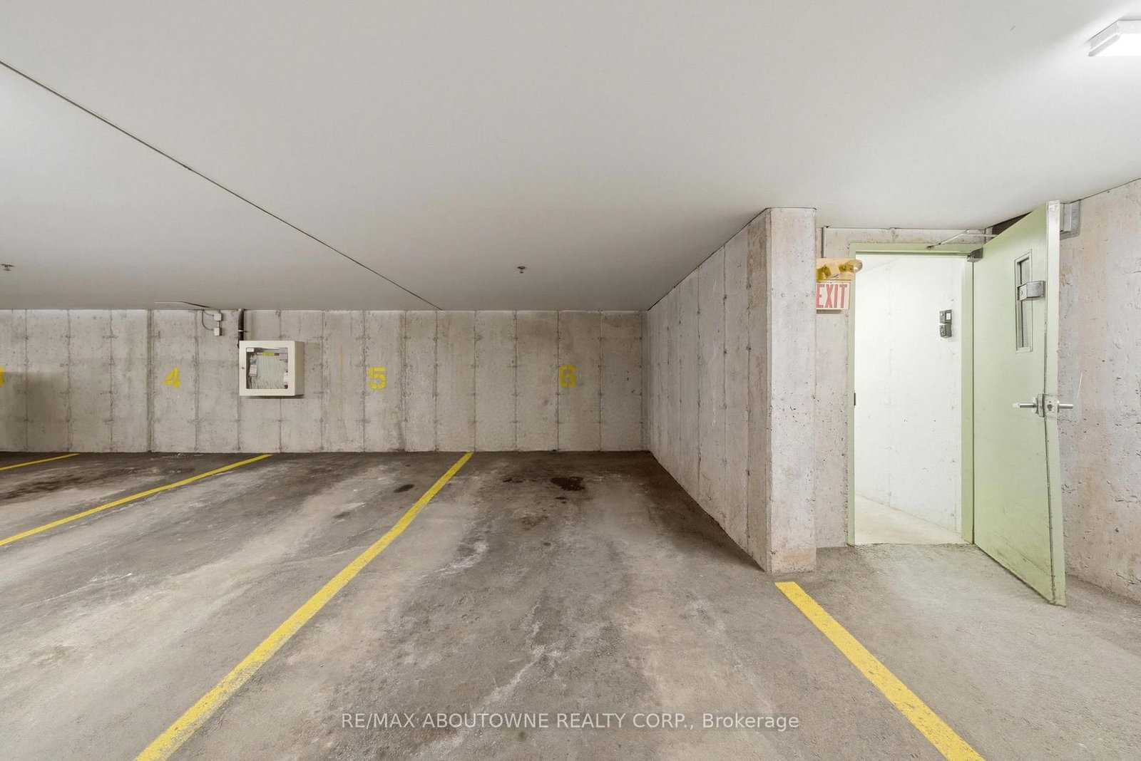 4015 Kilmer Drive • #111 • Burlington, ON photo 21