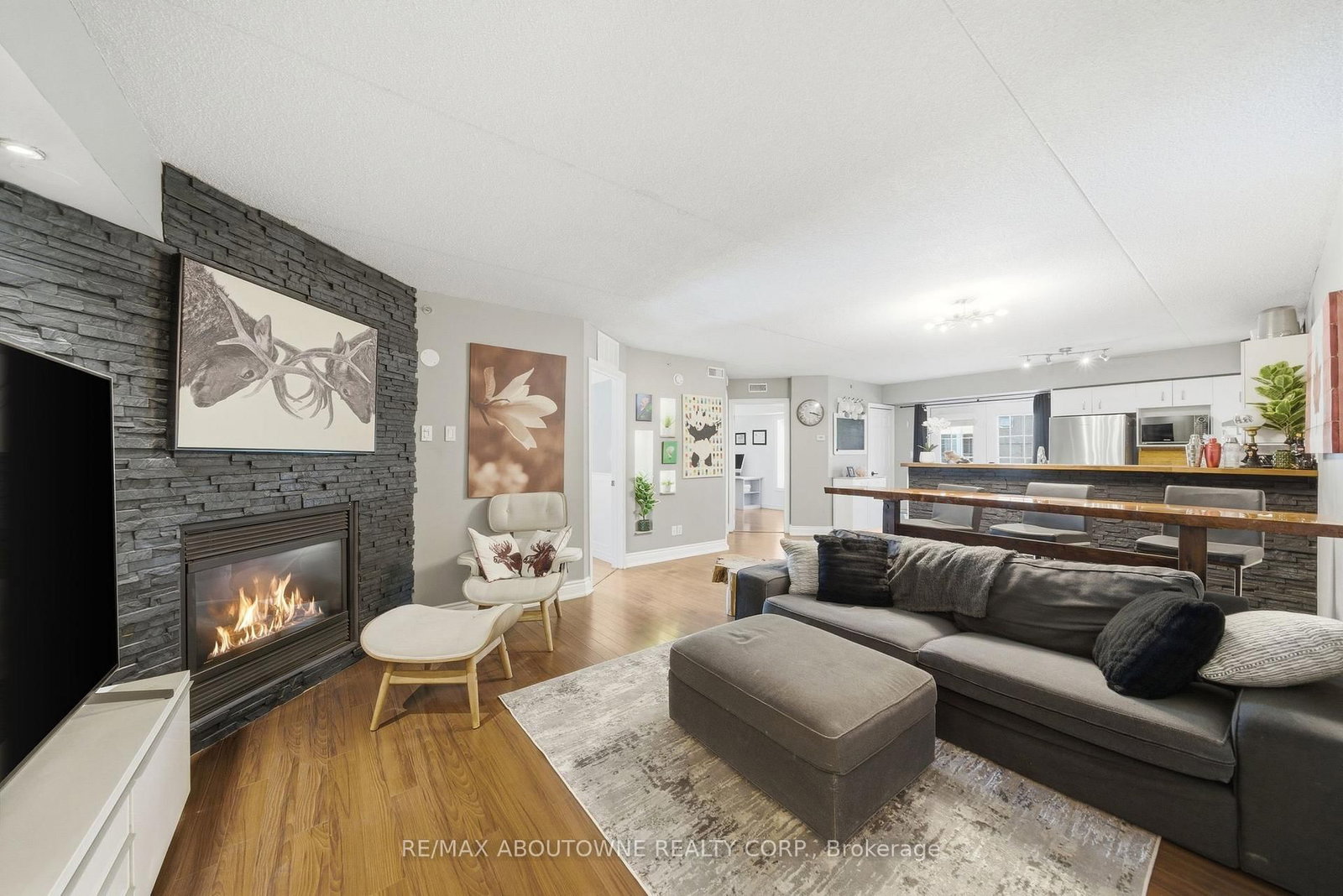 4015 Kilmer Drive • #111 • Burlington, ON photo 6