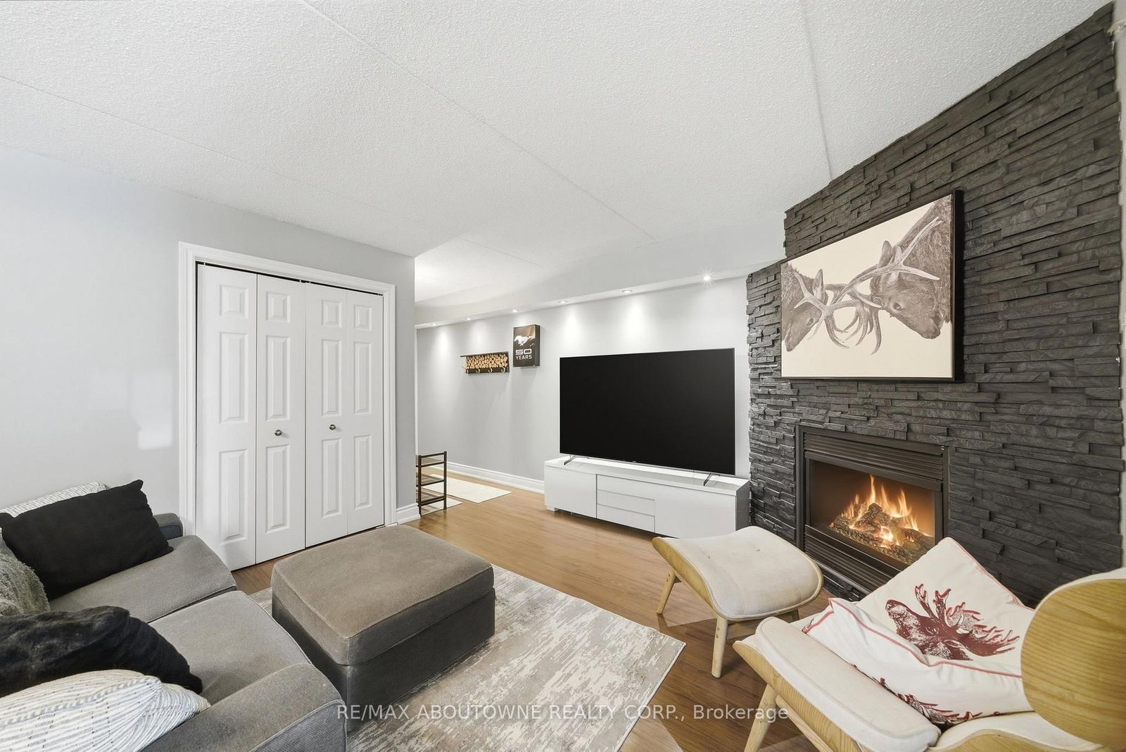 4015 Kilmer Drive • #111 • Burlington, ON photo 8