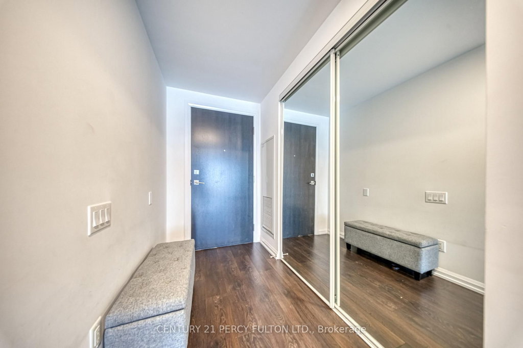 411 - 4208 Dundas Street W 5