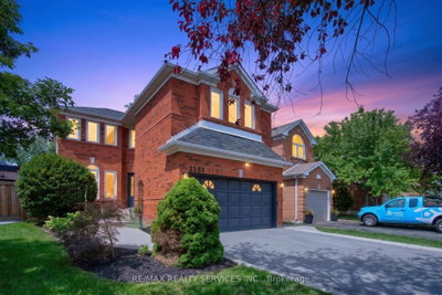 2153 Oak Bliss Crescent • Oakville, ON photo 2