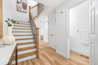 1319 Bonnie Court • Burlington, ON photo 6