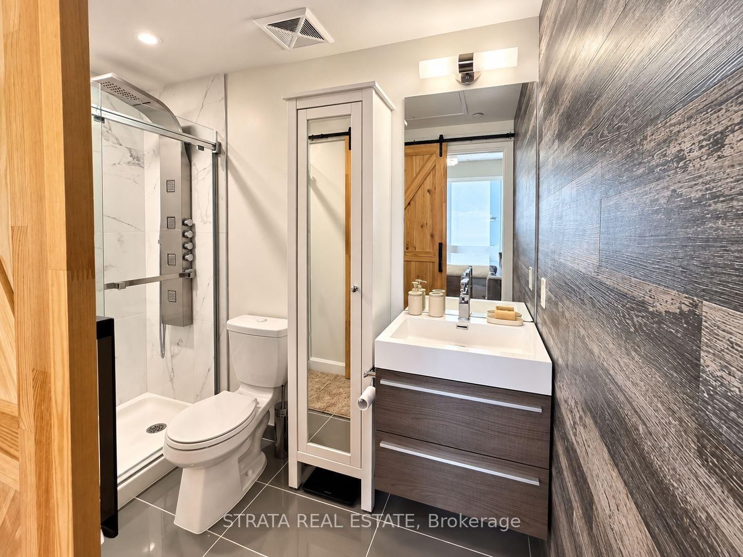 15 Zorra Street • #2104 • Toronto, ON photo 8