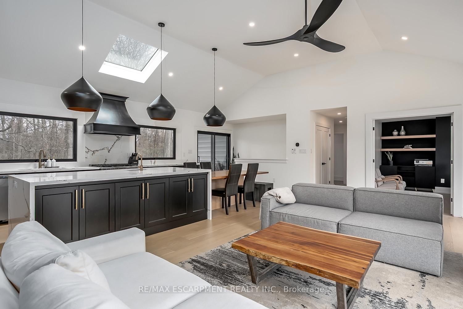 327 Goodram Drive • Burlington, ON photo 10