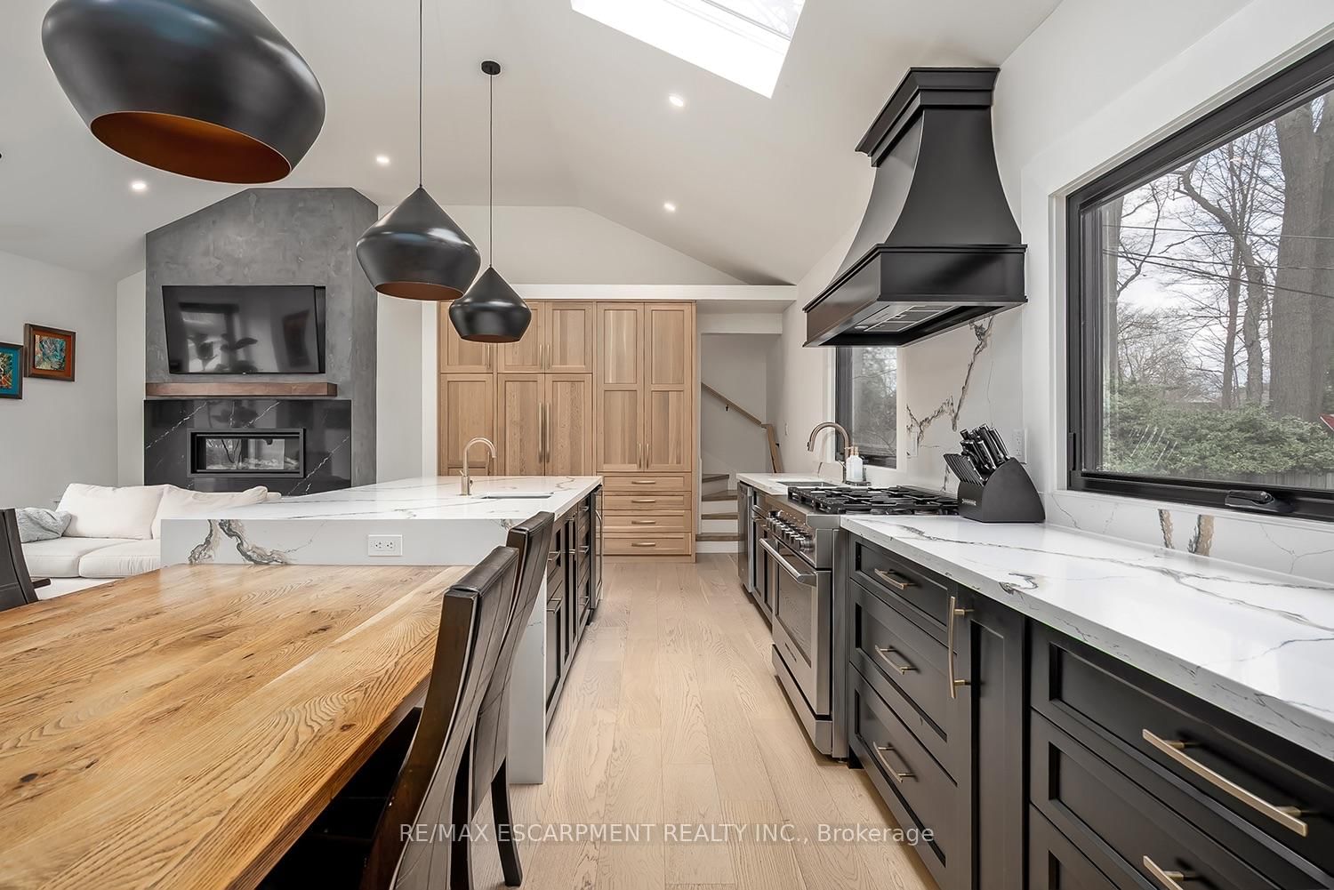 327 Goodram Drive • Burlington, ON photo 16