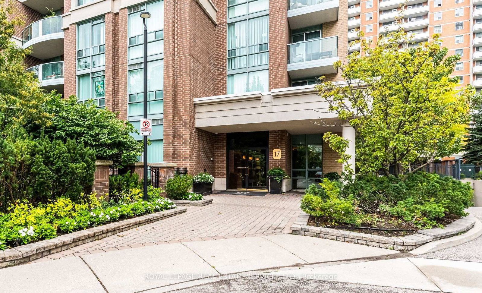 17 Michael Power Place • #509 • Toronto, ON photo 2