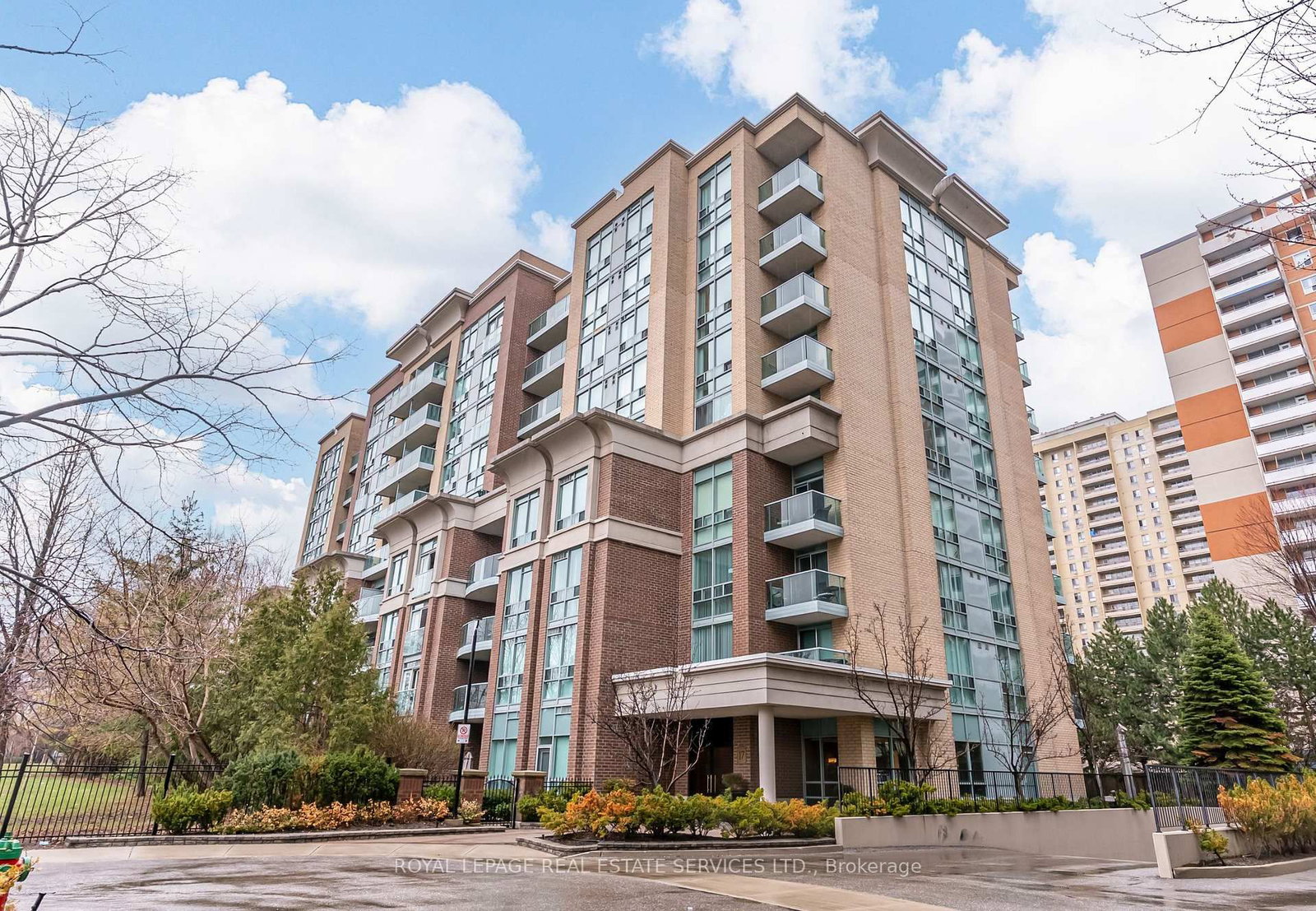 17 Michael Power Place • #509 • Toronto, ON photo 3