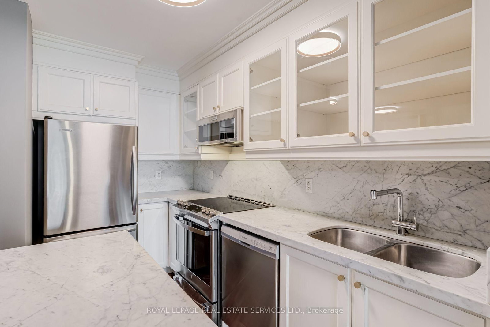 17 Michael Power Place • #509 • Toronto, ON photo 8