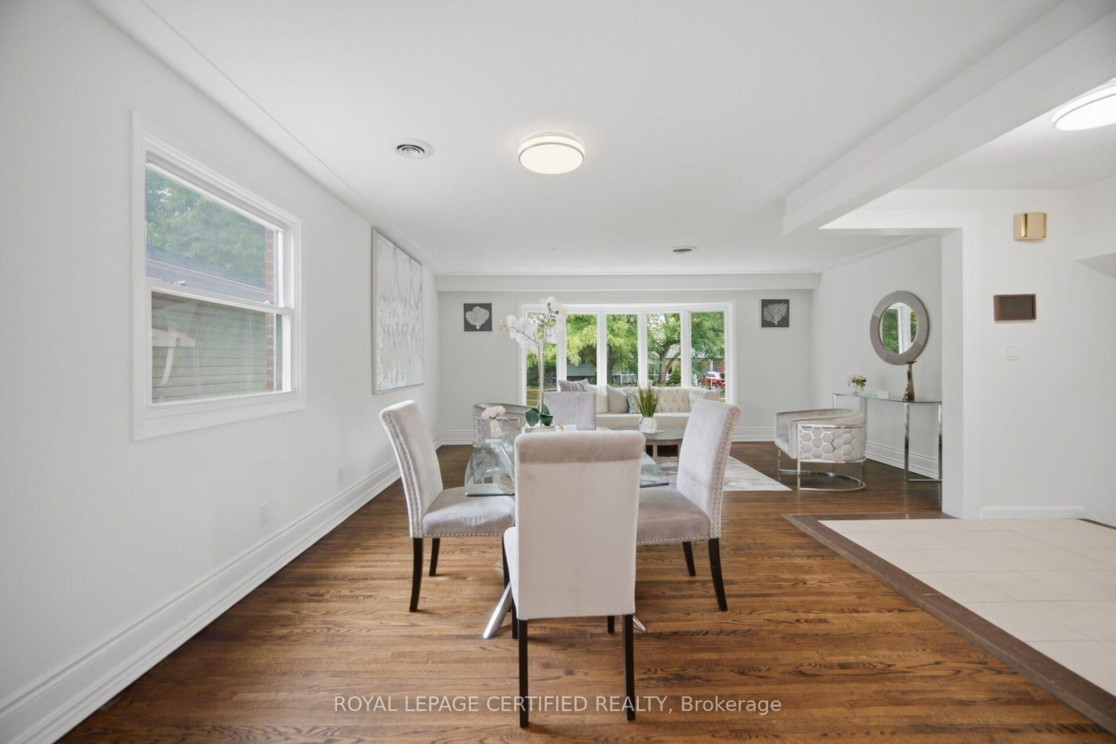 3490 Rexway Drive • Burlington, ON photo 4