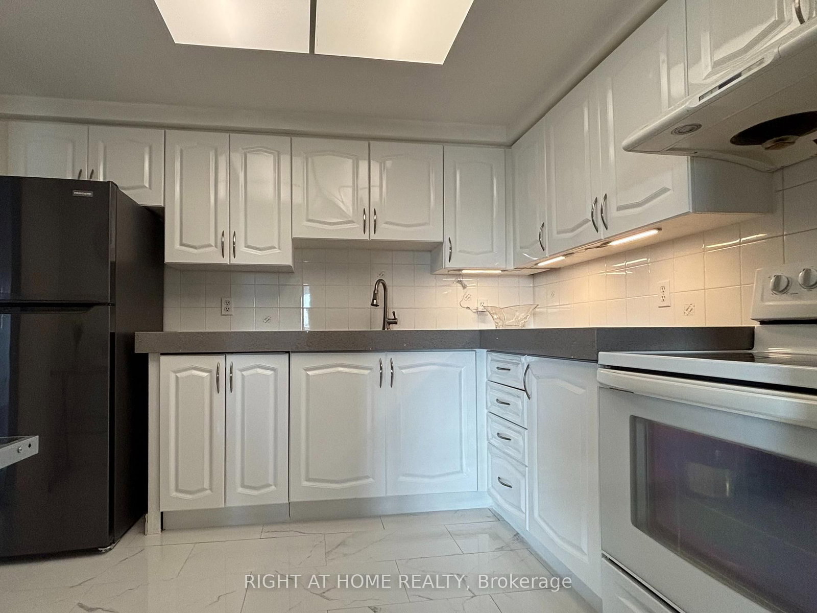 135 Hillcrest Avenue S • #808 • Mississauga, ON photo 8