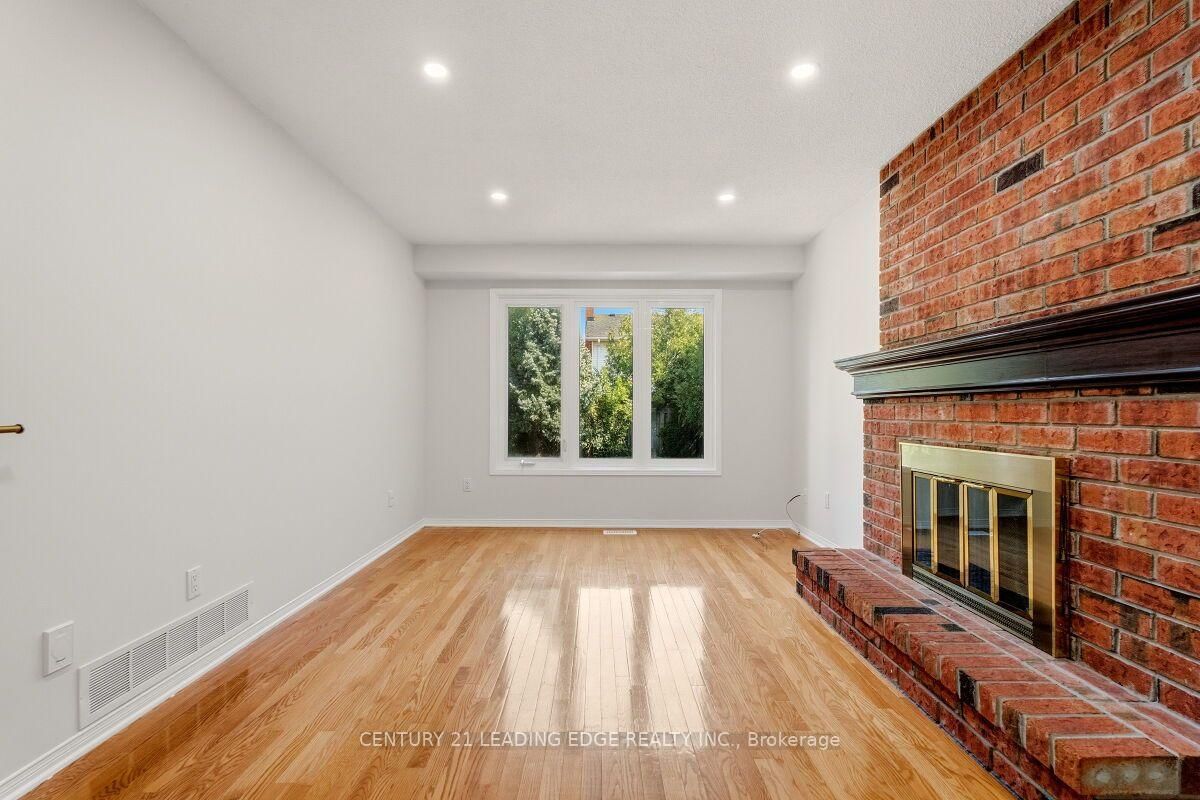 2409 Butternut Crescent • Burlington, ON photo 10
