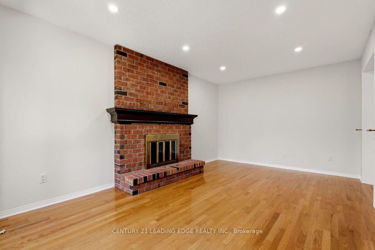 2409 Butternut Crescent • Burlington, ON photo 11