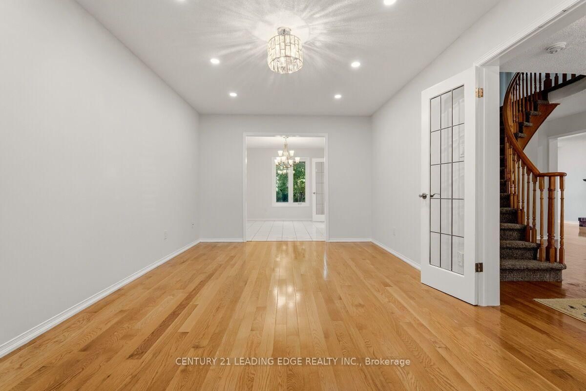2409 Butternut Crescent • Burlington, ON photo 18