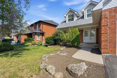 2409 Butternut Crescent • Burlington, ON photo 3