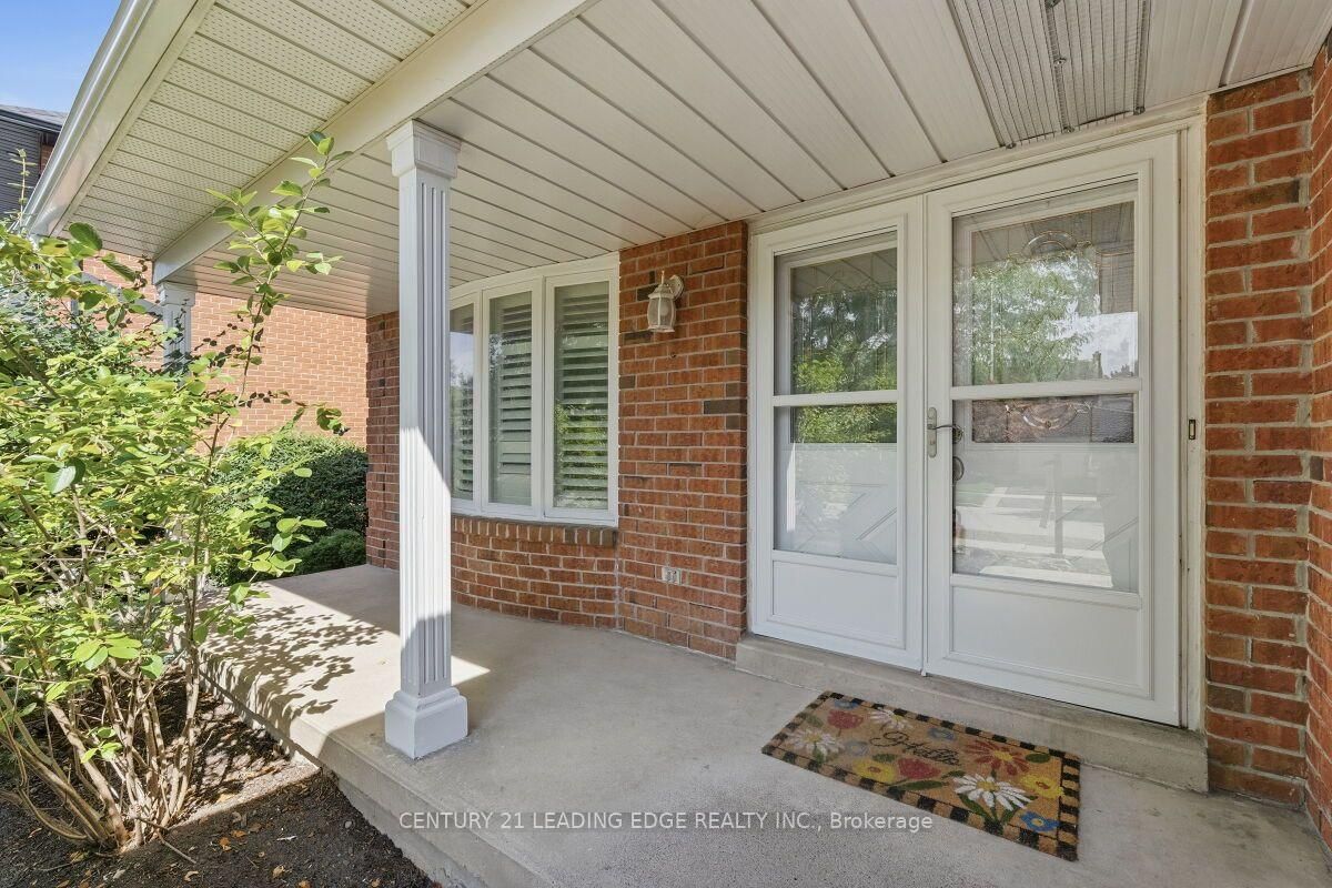 2409 Butternut Crescent • Burlington, ON photo 4