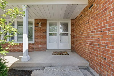2409 Butternut Crescent • Burlington, ON photo 5