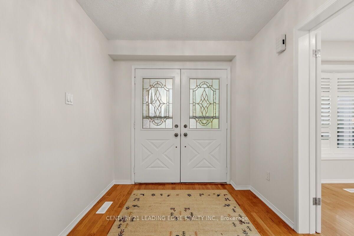 2409 Butternut Crescent • Burlington, ON photo 6
