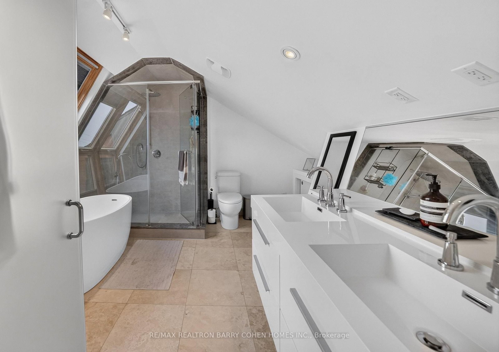 120 Hope Street • Toronto, ON photo 15