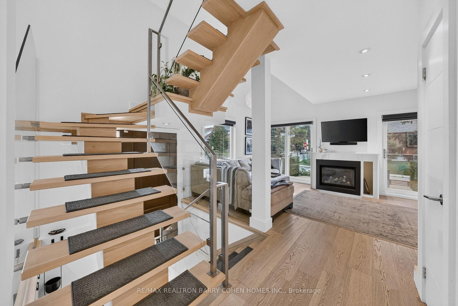 120 Hope Street • Toronto, ON photo 6