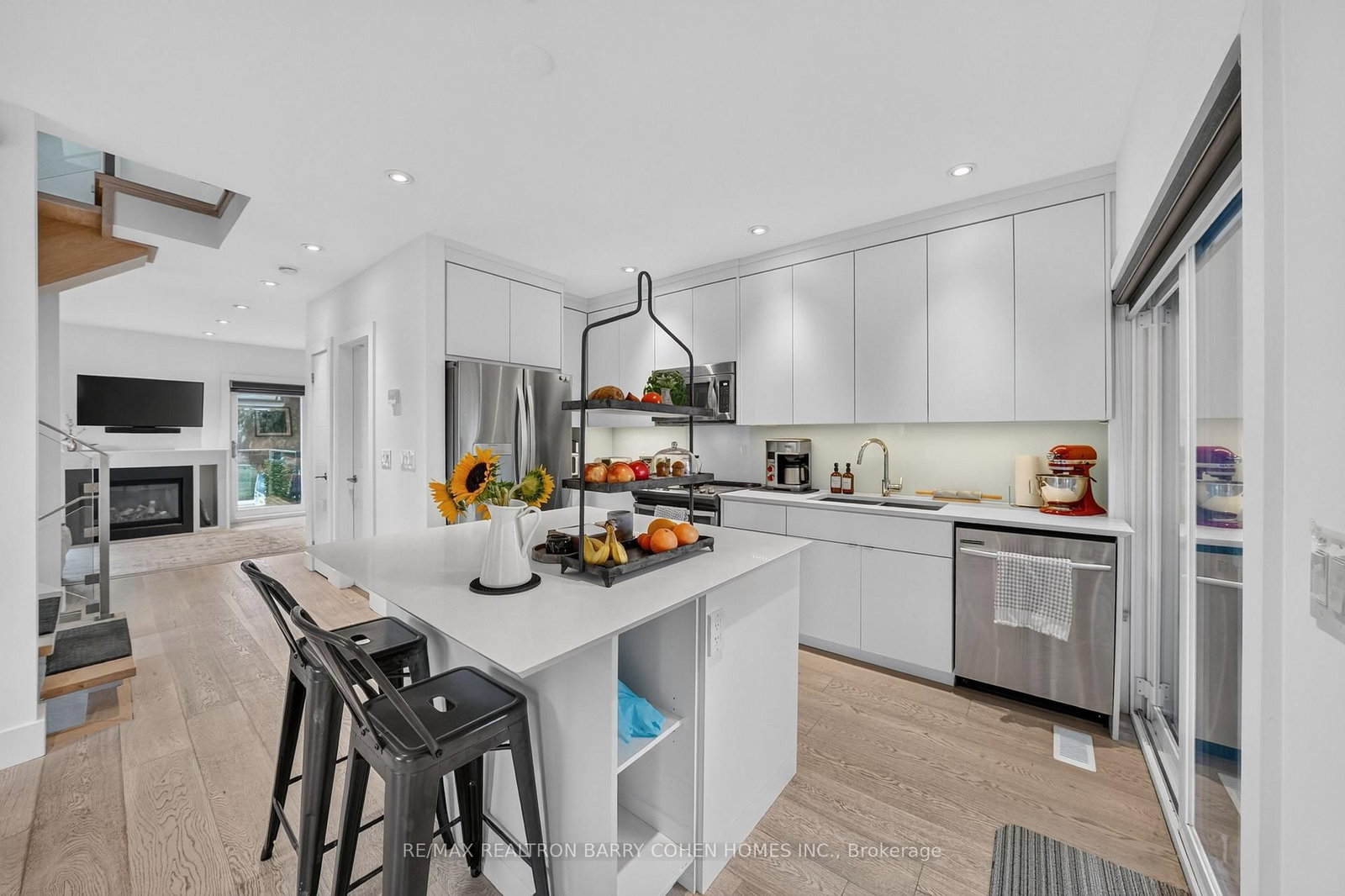 120 Hope Street • Toronto, ON photo 8