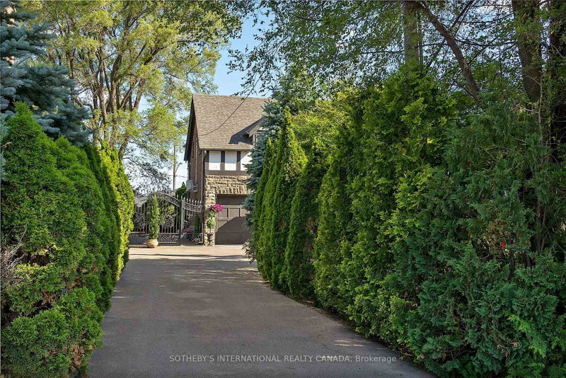 4009 Bloor Street W