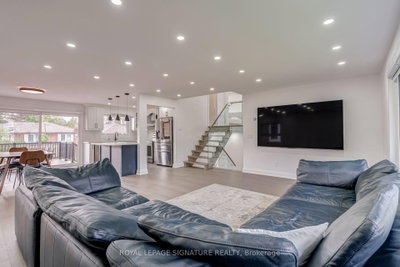 68 Stapleton Drive • Toronto, ON photo 8