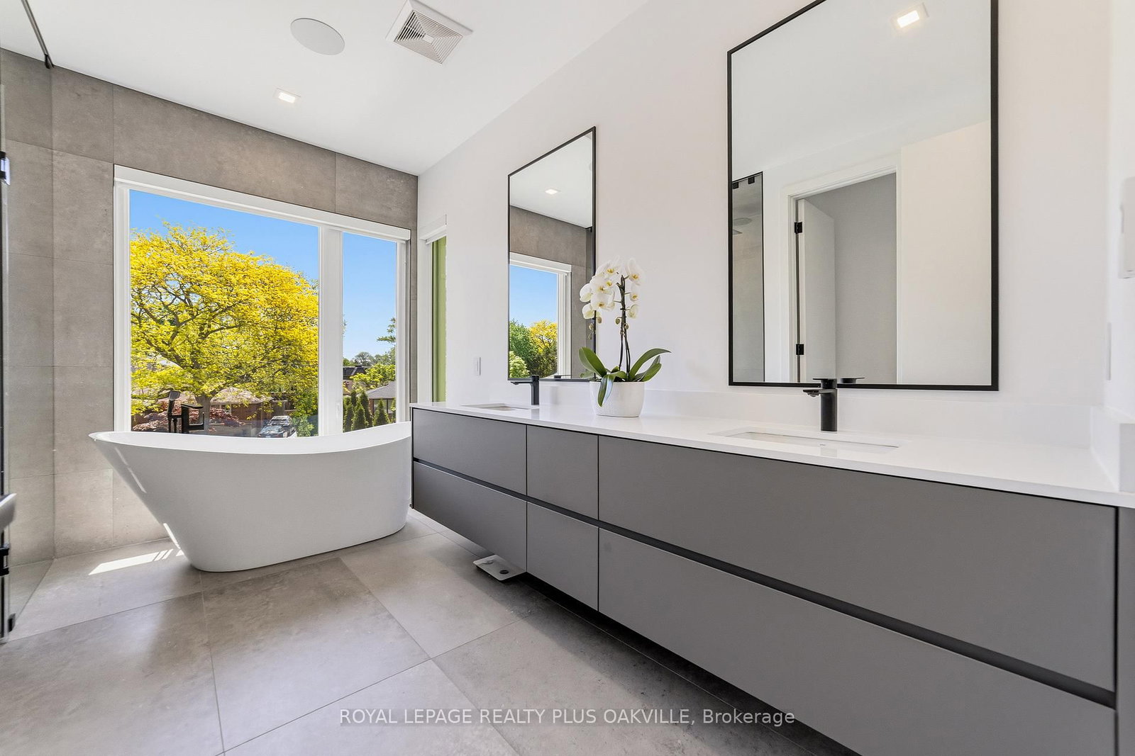 1189 Tisdale Street • Oakville, ON photo 13