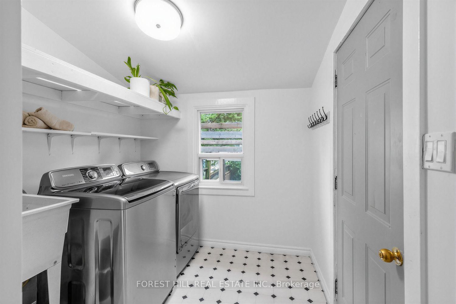 266 Harvie Avenue • Toronto, ON photo 14
