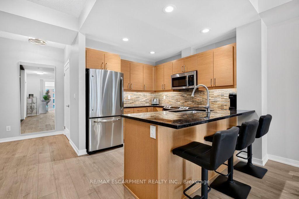 551 Maple Avenue • #612 • Burlington, ON photo 9