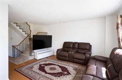 29 Norbrook Crescent • Toronto, ON photo 6