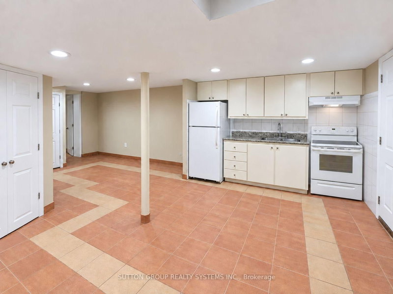 158 Blackthorn Avenue