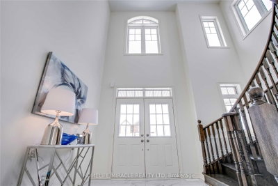 383 Robert Parkinson Brampton,ON L7A 0C4 — Photo 2