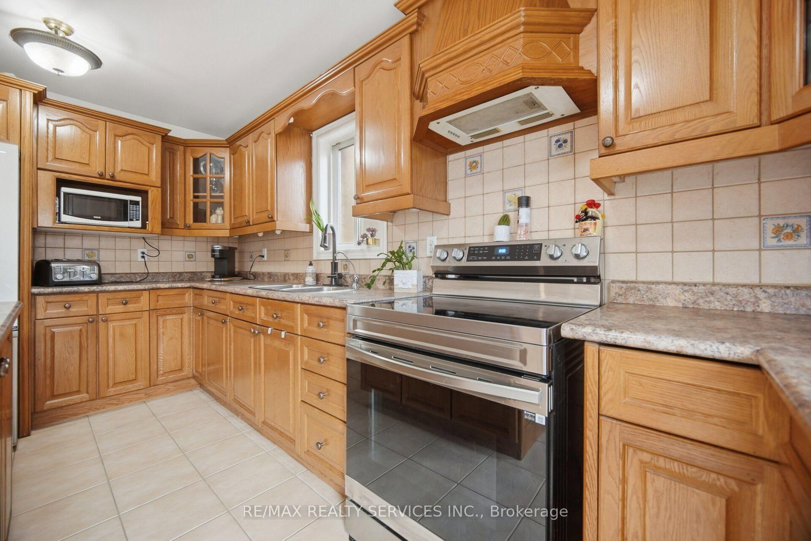 92 Farthingale Crescent • Brampton, ON photo 10