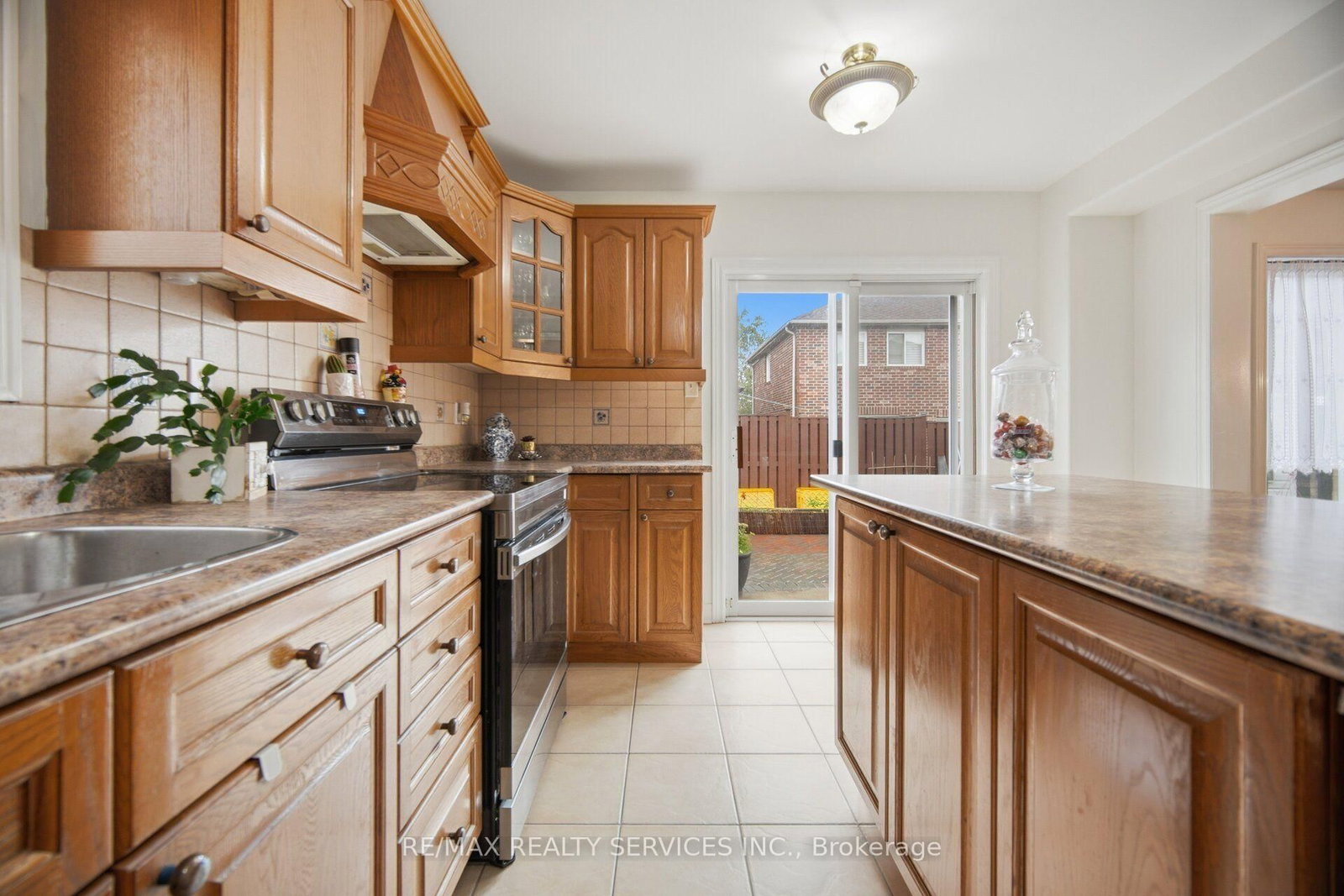 92 Farthingale Crescent • Brampton, ON photo 11