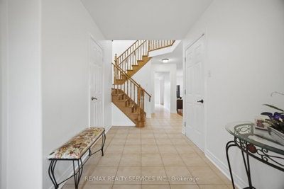92 Farthingale Crescent • Brampton, ON photo 6