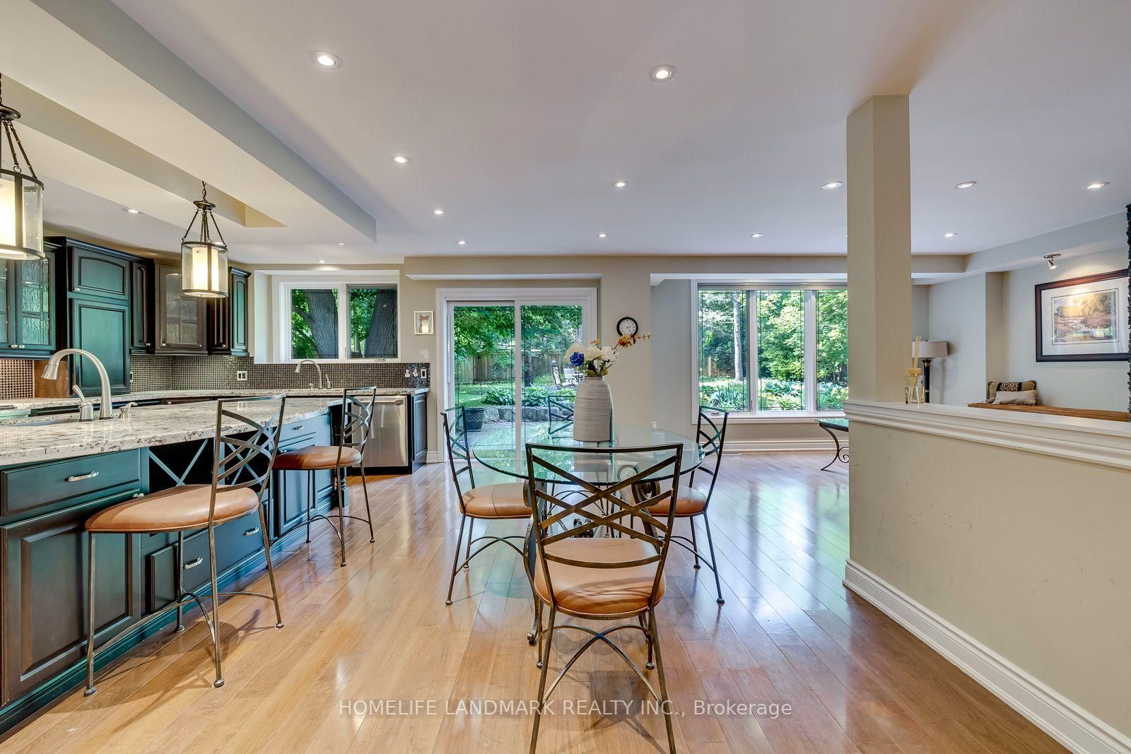 2333 Bennington Gate • Oakville, ON photo 10