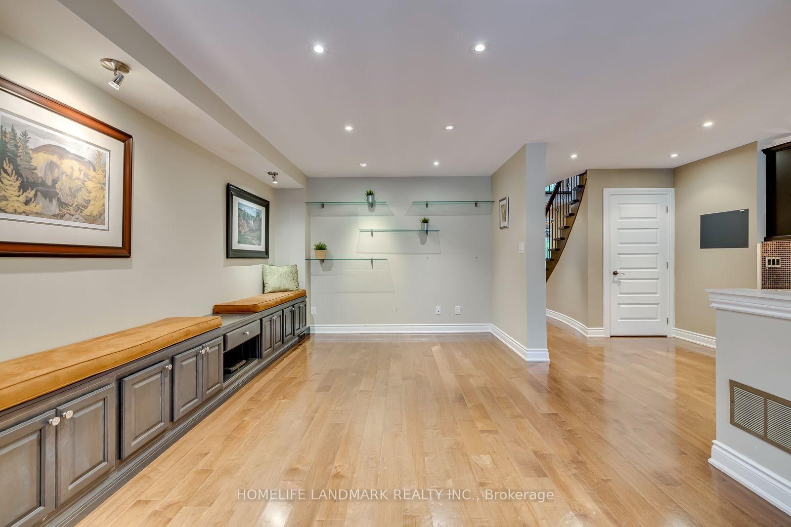2333 Bennington Gate • Oakville, ON photo 13