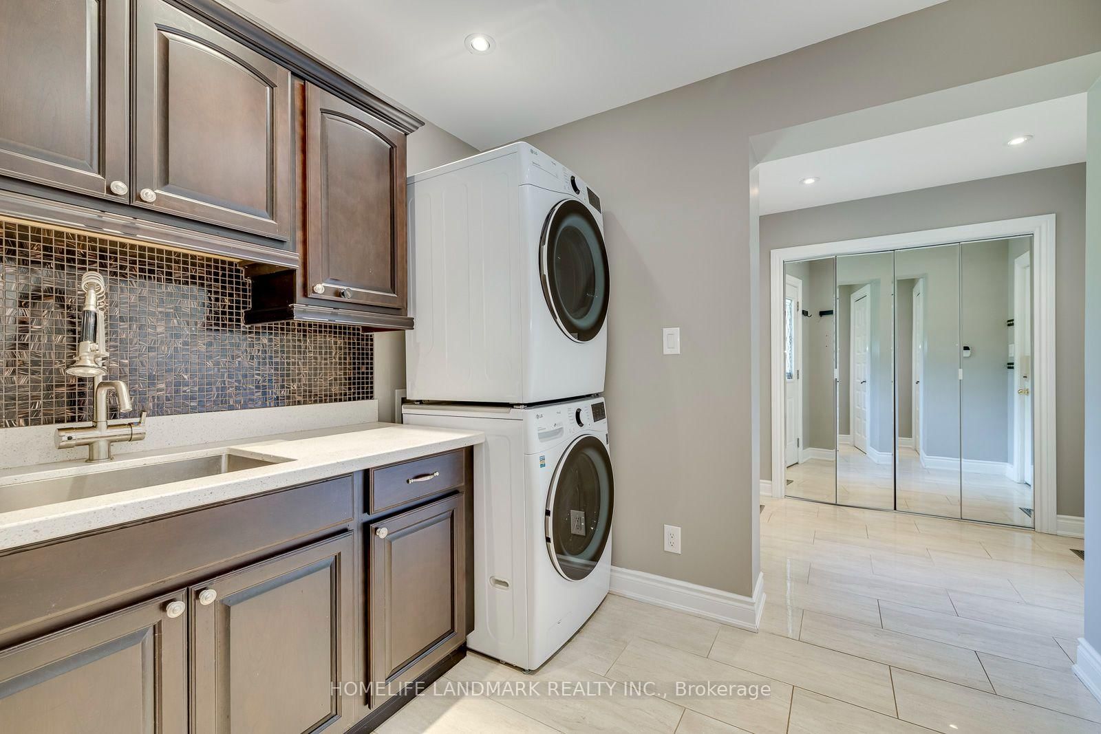 2333 Bennington Gate • Oakville, ON photo 16