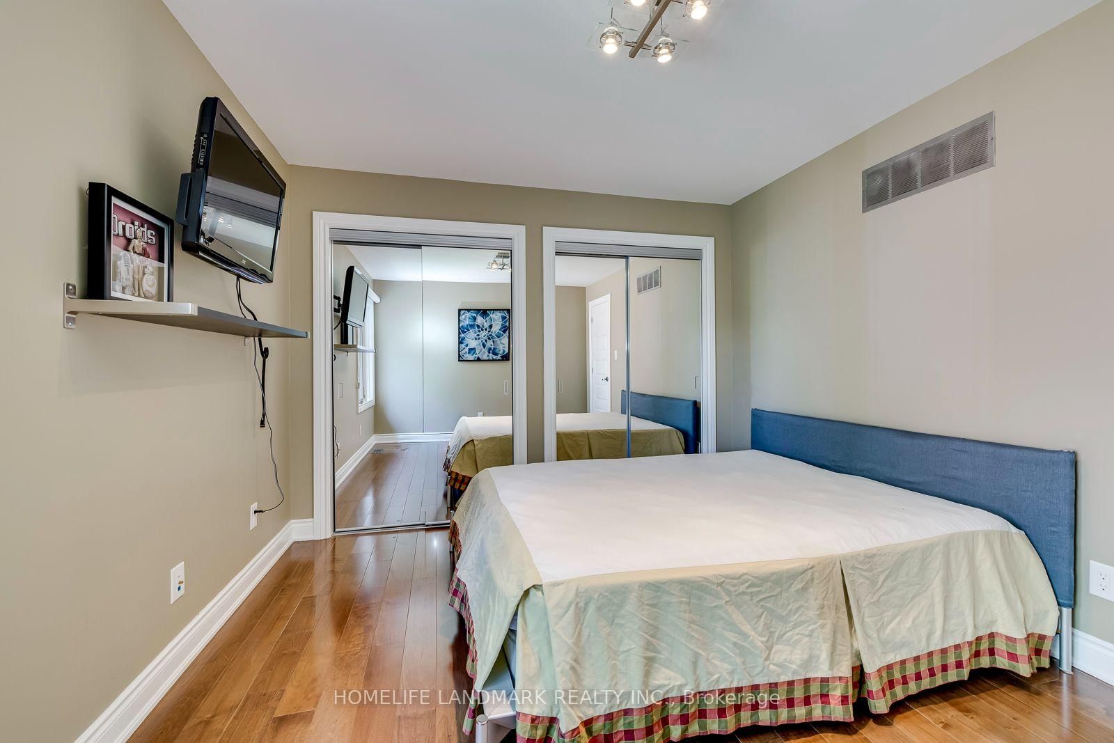 2333 Bennington Gate • Oakville, ON photo 32