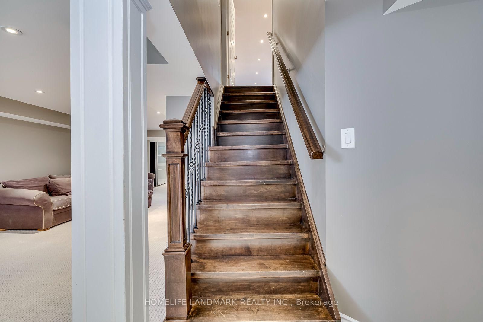 2333 Bennington Gate • Oakville, ON photo 37