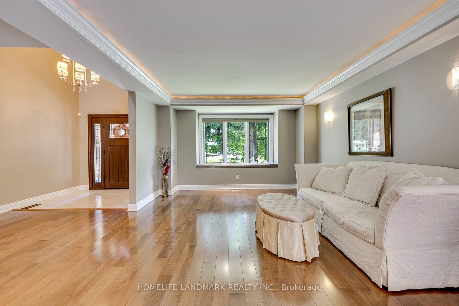 2333 Bennington Gate • Oakville, ON photo 5