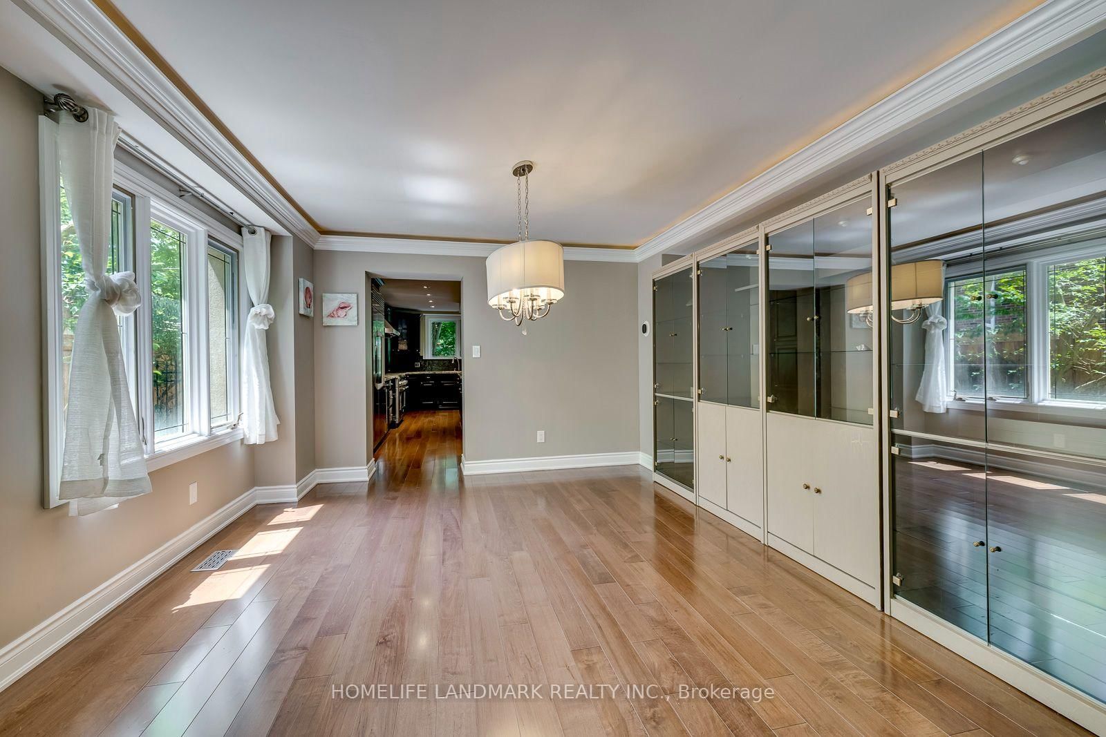 2333 Bennington Gate • Oakville, ON photo 6